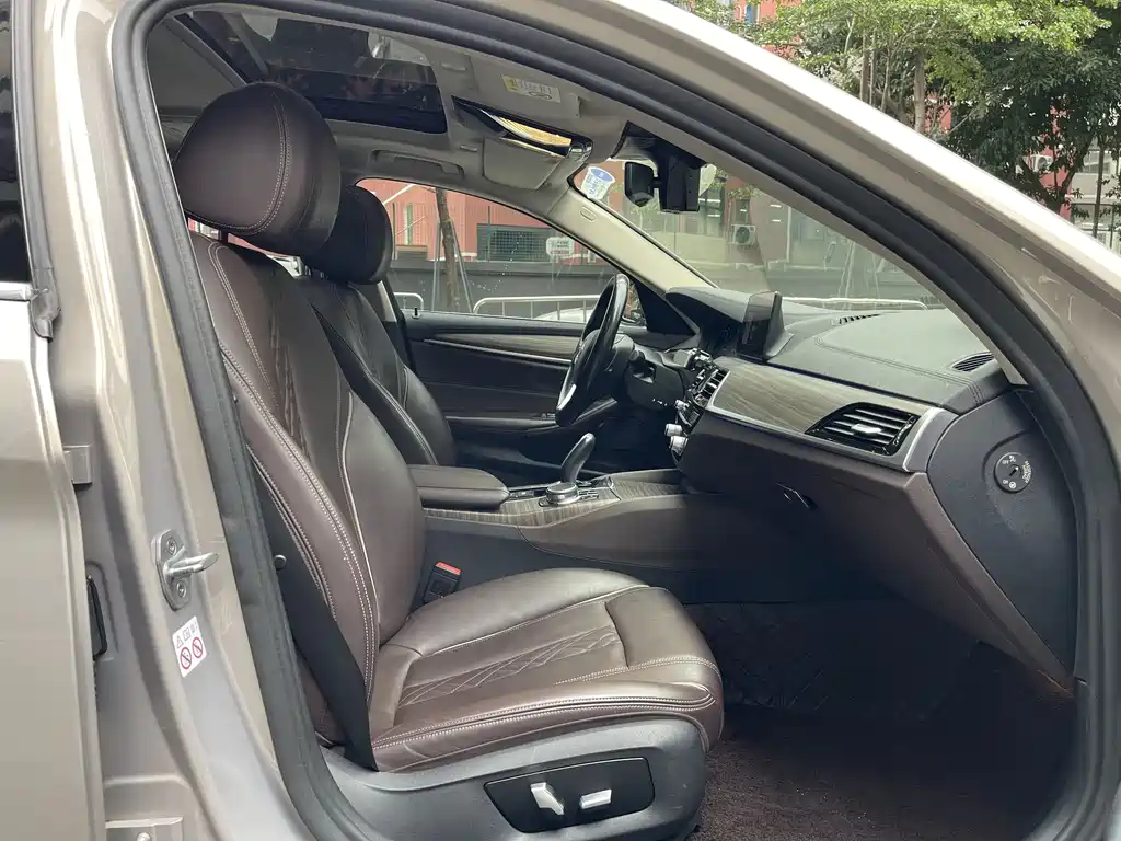 BMW 5 Series New Energy 2019 — фото 16