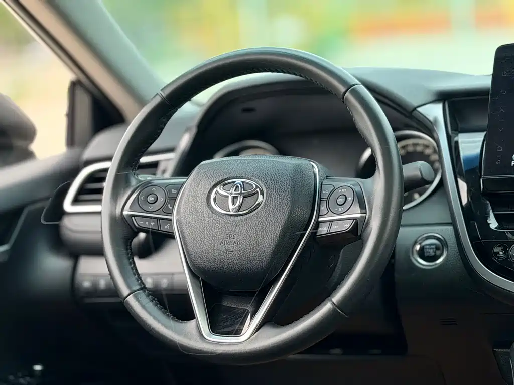 Toyota Camry 2023 — фото 13