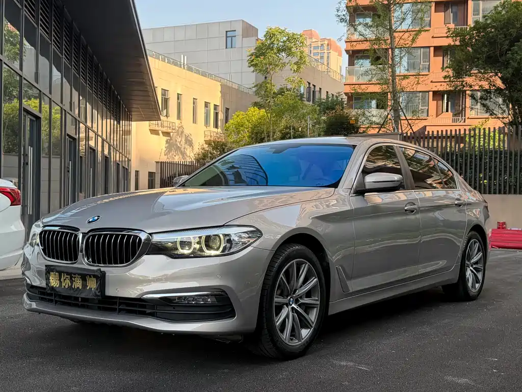 BMW 5 Series 2018 — фото 1