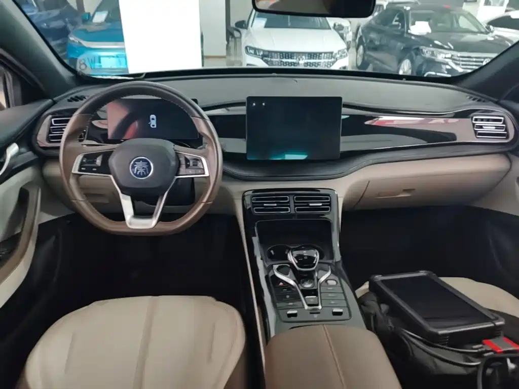 BYD Qin PLUS 2023 — фото 10