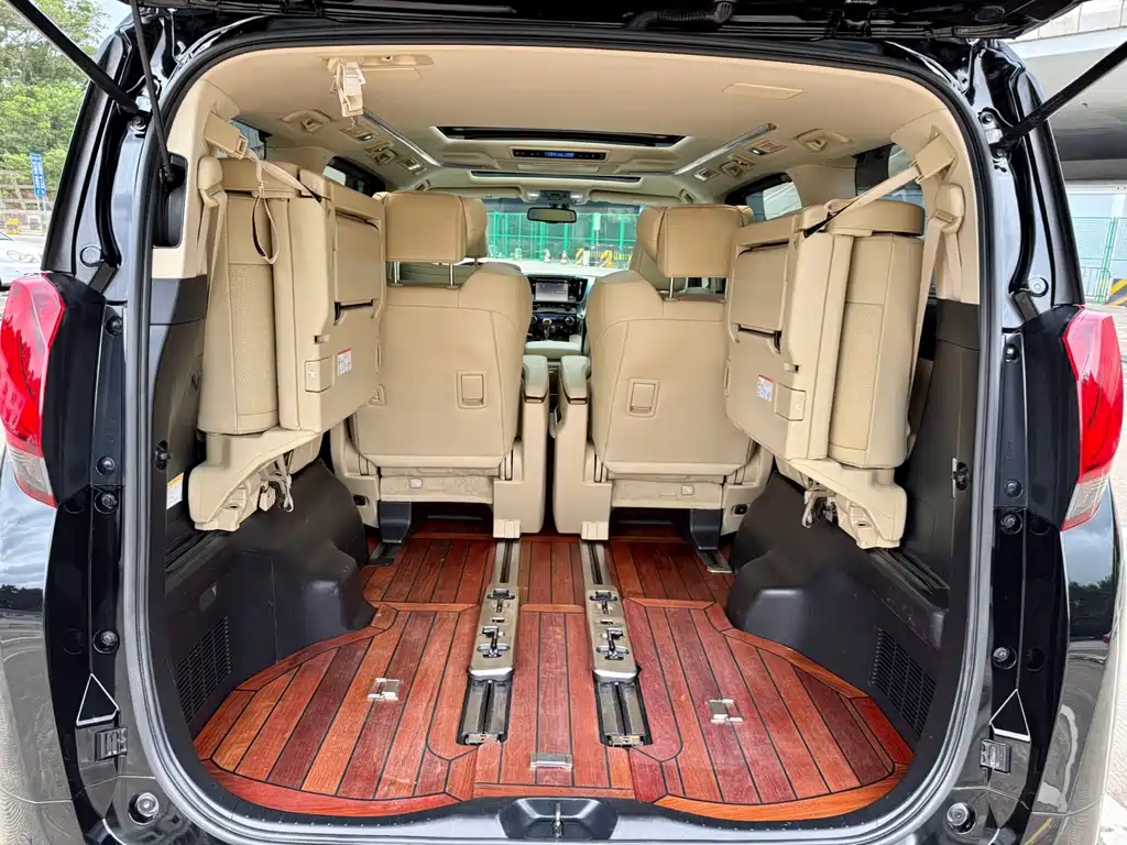 Toyota Alphard 2018 — фото 13