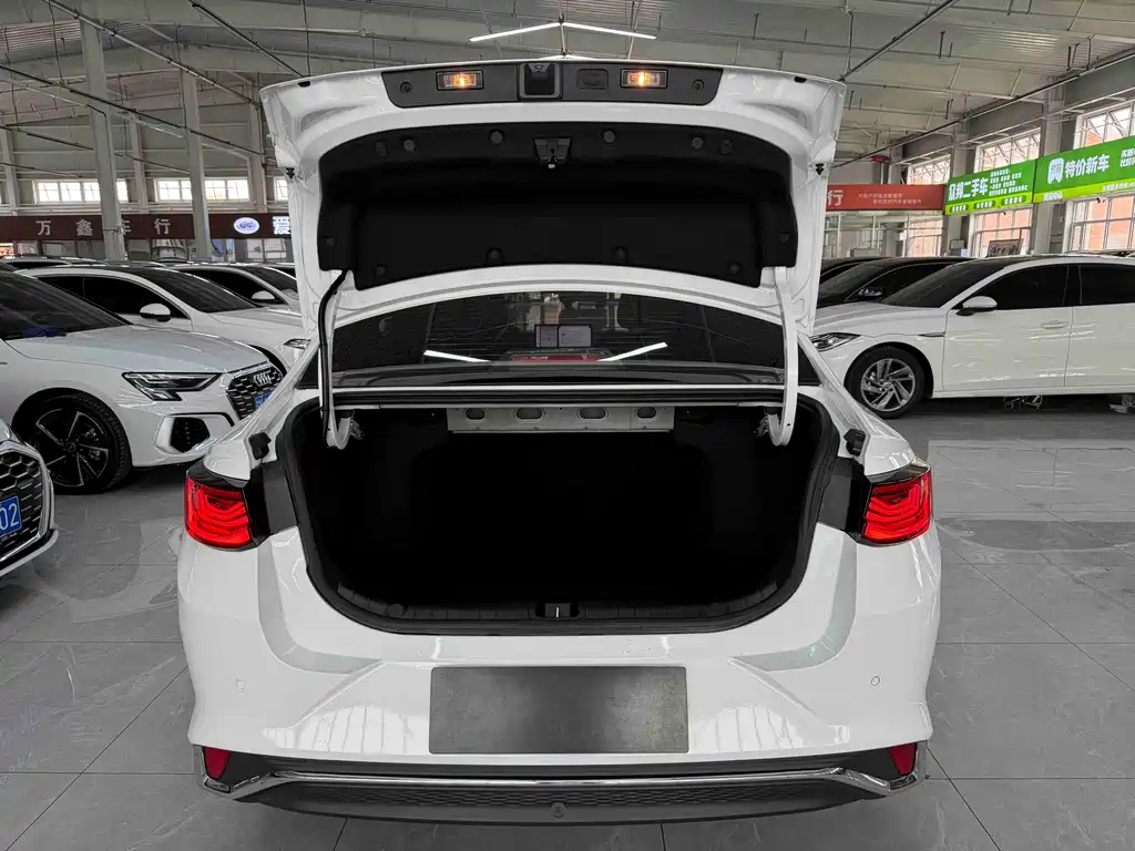 Geely Emgrand L 2022 — фото 19