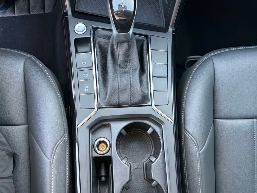 Volkswagen Passat 2022 — фото 11