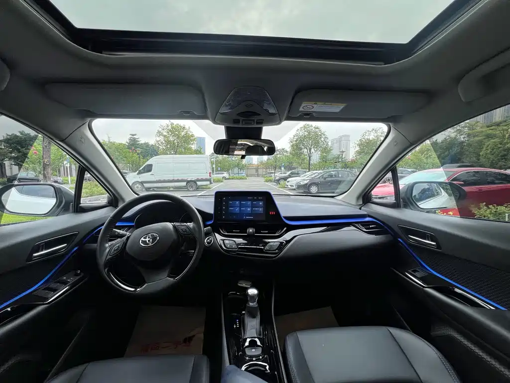 Toyota C-HR 2023 — фото 15