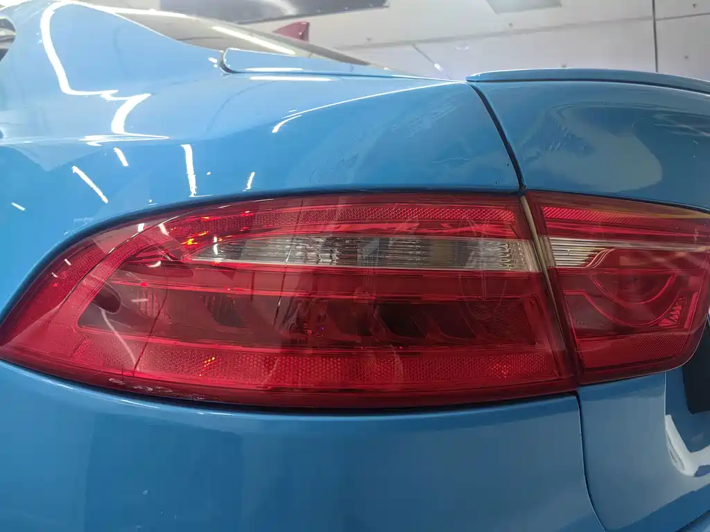 Jaguar XE 2016 — фото 11