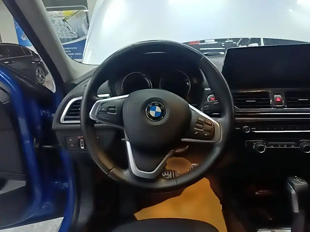BMW 1 Series 2018 — фото 11