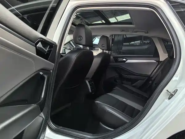 Volkswagen Sagitar 2021