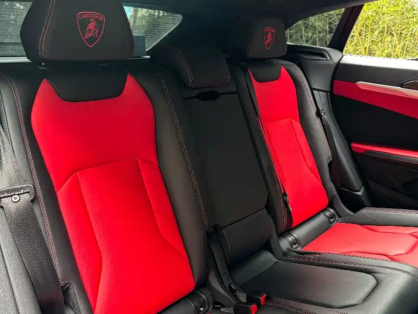 Lamborghini Urus 2019 — фото 20