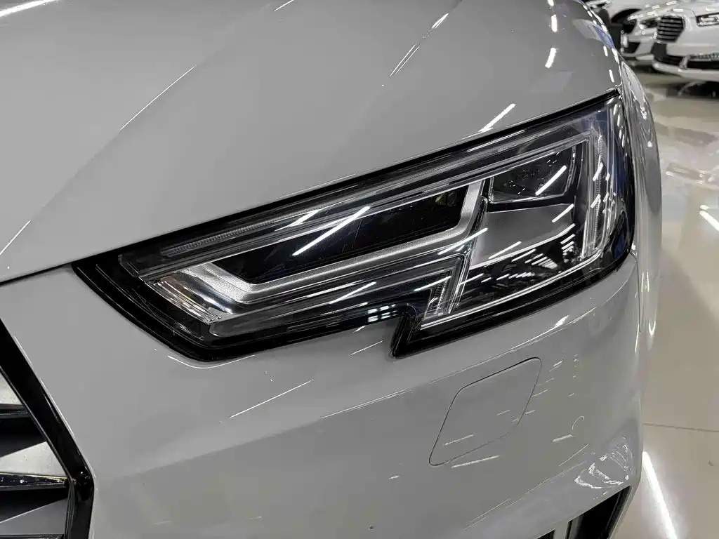 Audi A4L 2017 — фото 7