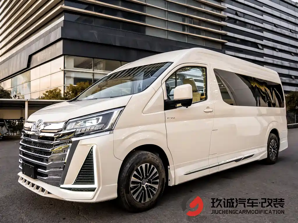 Toyota Hiace — фото 1