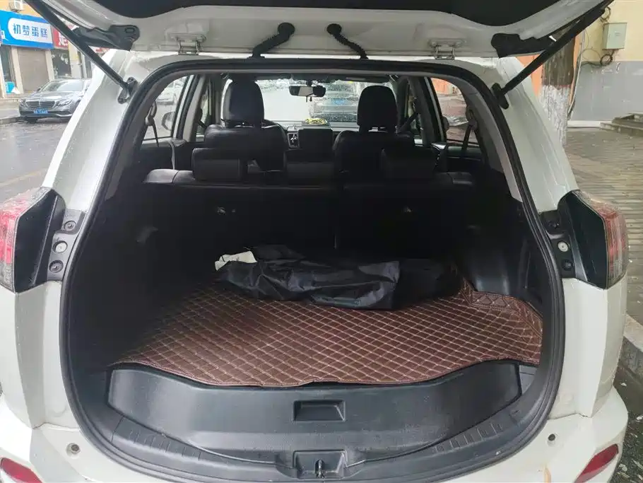 Toyota RAV4 2017 — фото 4