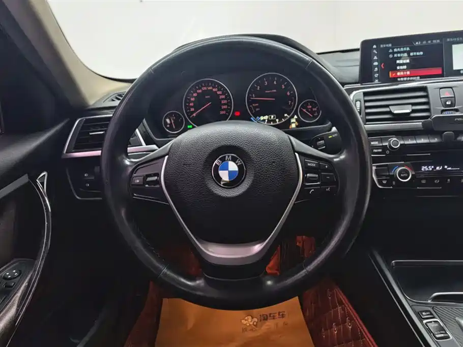 BMW 3 Series 2019 — фото 15