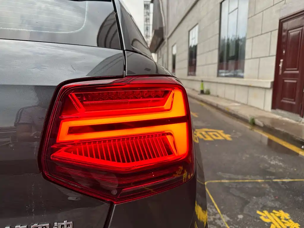 Audi Q2L 2022 — фото 6
