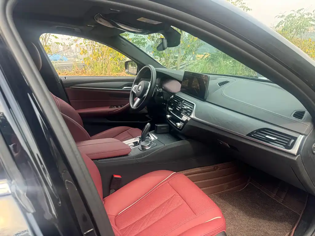 BMW 5 Series 2022 — фото 10