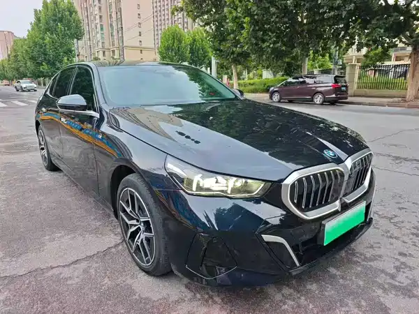 BMW i5 2025