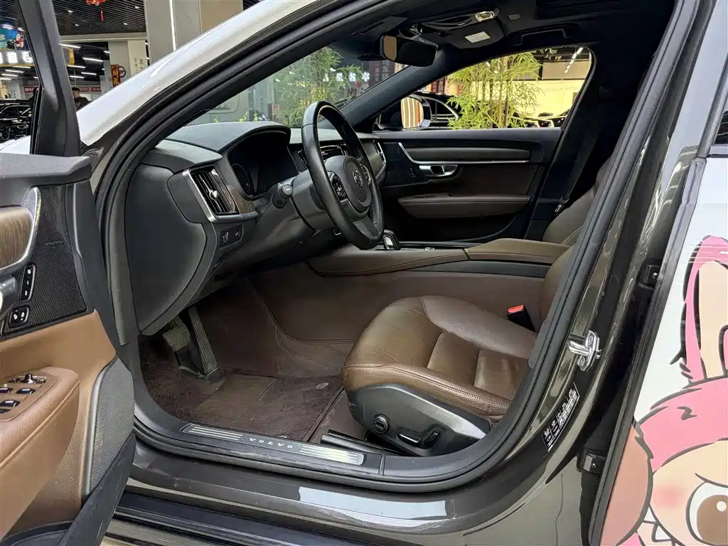 Volvo V90 2021