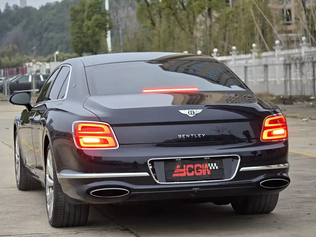 Bentley Flying Spur 2020 — фото 19