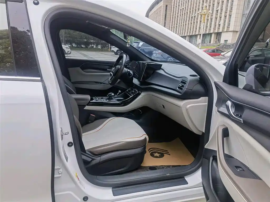 BYD Qin PLUS 2023 — фото 12