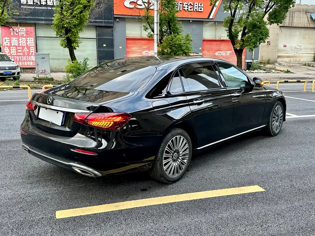 Mercedes-Benz E-Class 2019 — фото 13