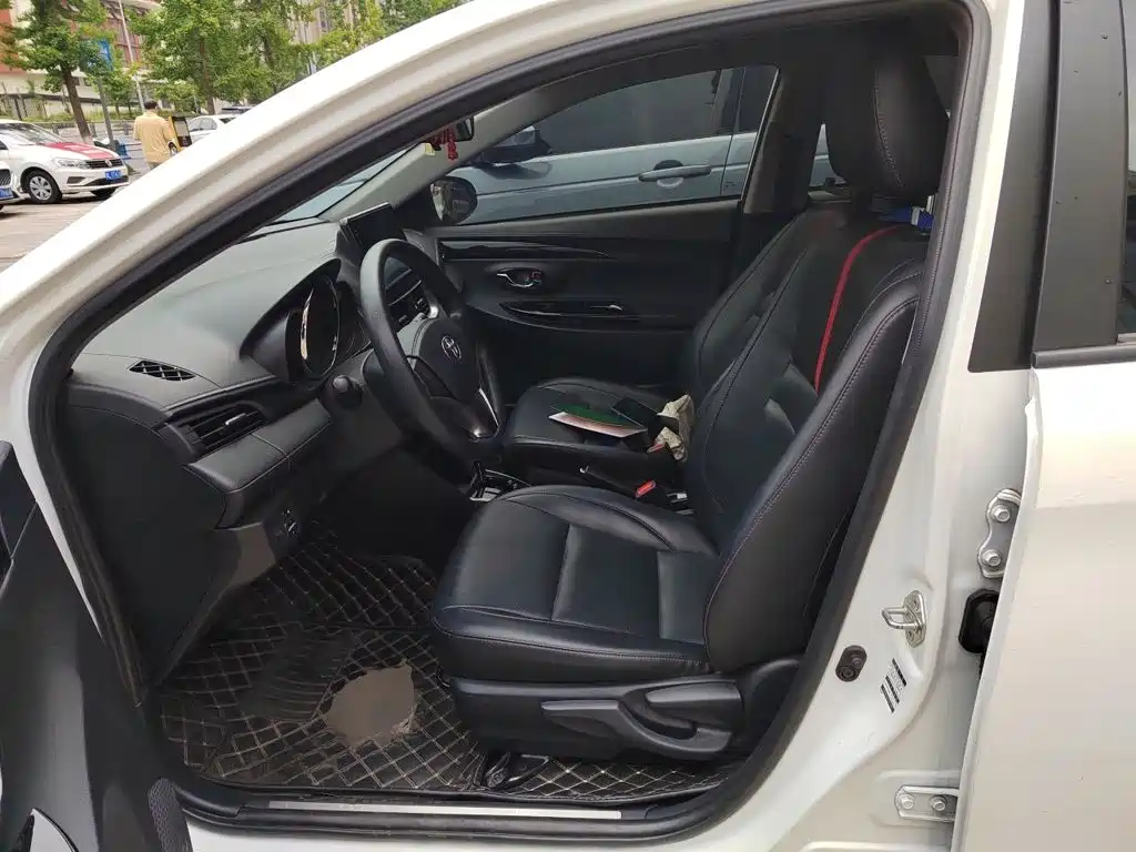 Toyota Yaris L 2020 — фото 11