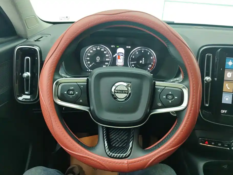 Volvo XC40 2021 — фото 15