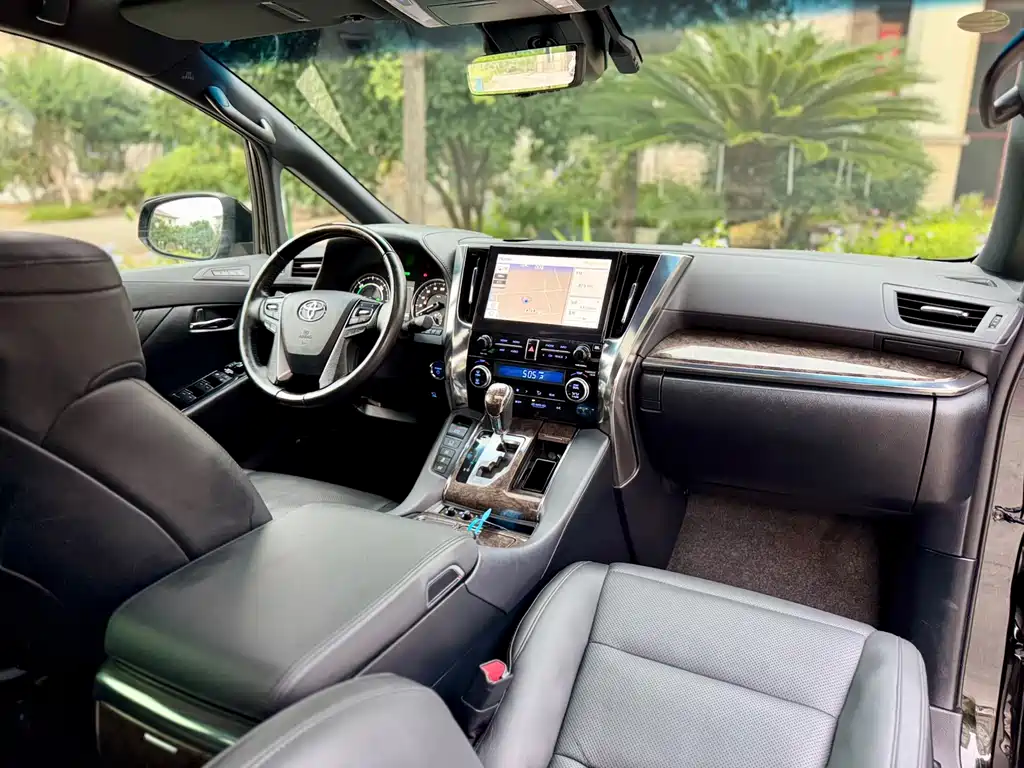 Toyota Vellfire 2023 — фото 11