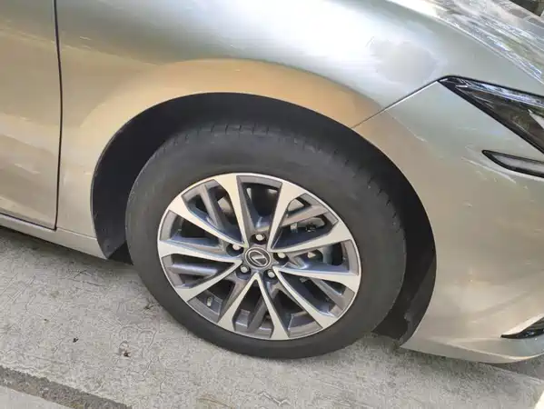 Lexus ES 2025