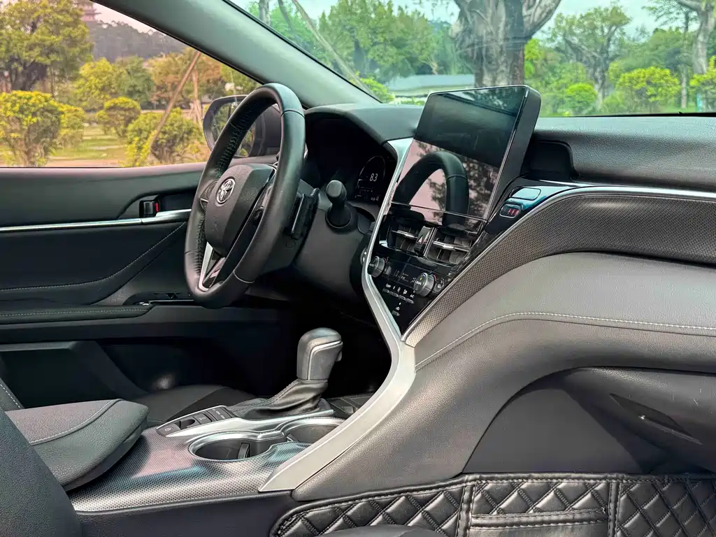 Toyota Camry 2022 — фото 14