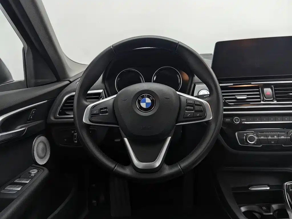 BMW 1 Series 2023 — фото 11