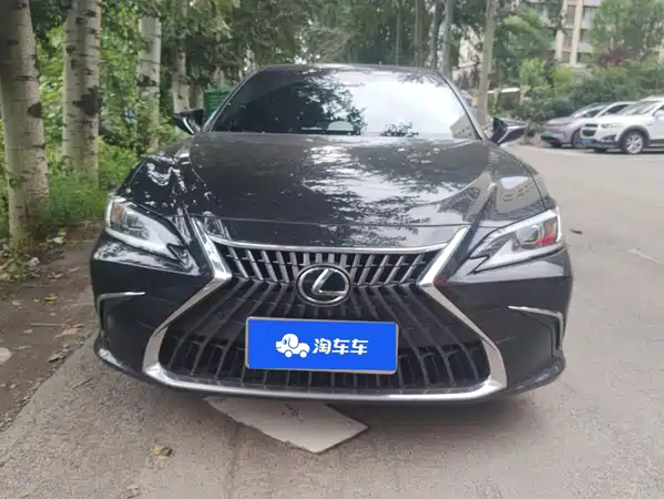 Lexus ES 2022