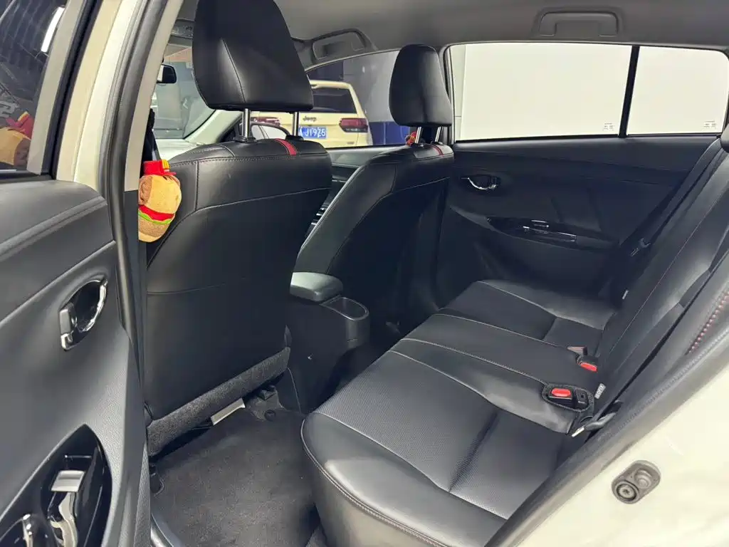 Toyota Yaris L 2022 — фото 8