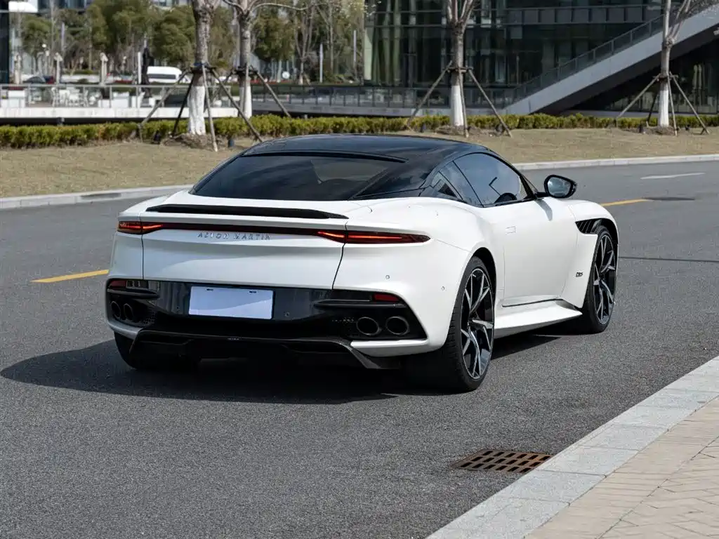 Aston Martin DBS 2019 — фото 4