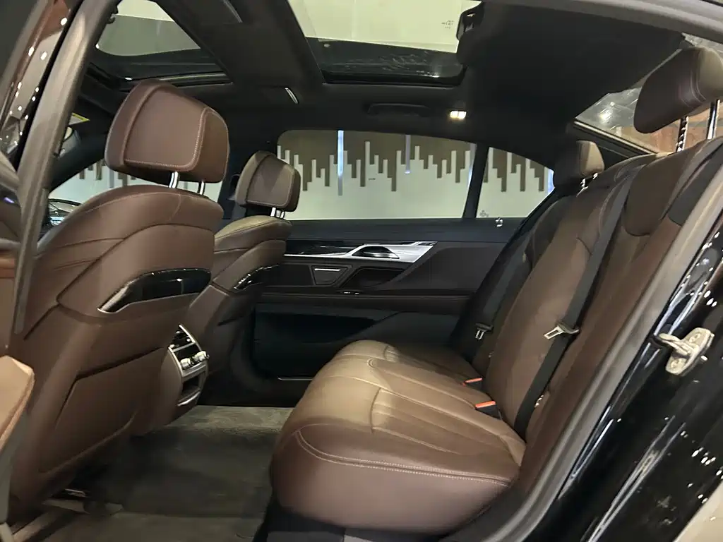BMW 7 Series 2019 — фото 19