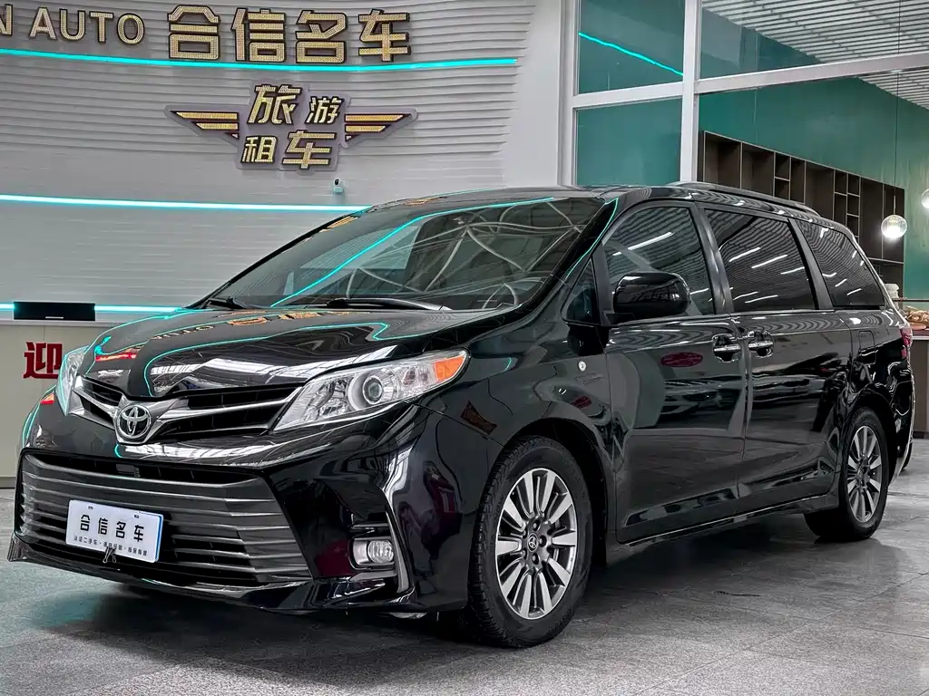 Toyota Sienna 2020 — фото 1