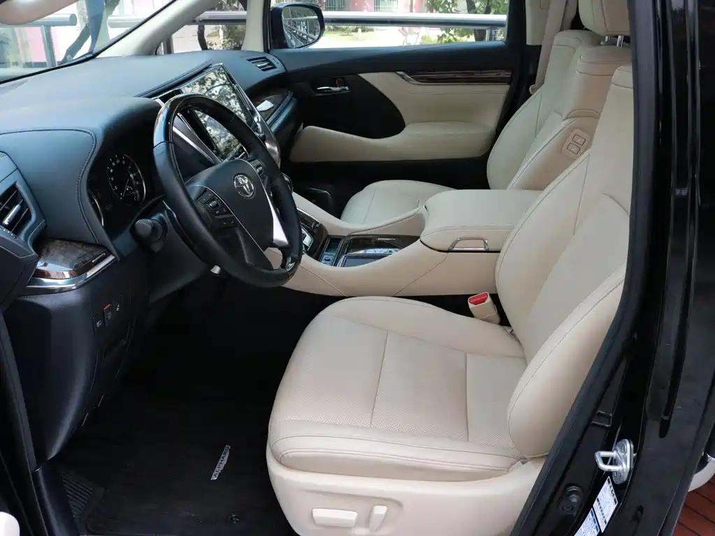 Toyota Alphard 2023 — фото 6