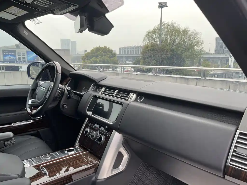 Land Rover Range Rover 2018 — фото 11