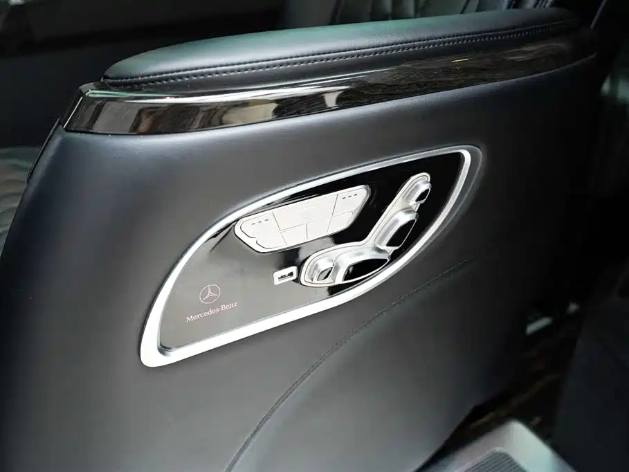 Mercedes-Benz V-Class 2021 — фото 16