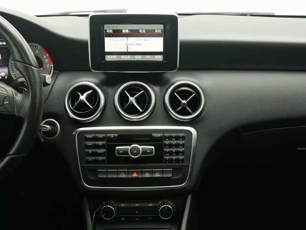 Mercedes-Benz A-Class 2015 — фото 12
