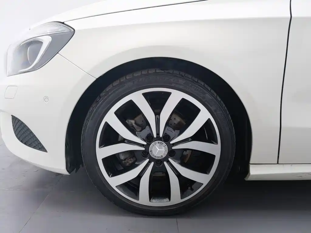 Mercedes-Benz A-Class 2015 — фото 17