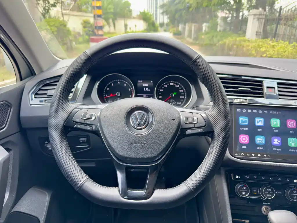 Volkswagen Tiguan L 2017 — фото 15