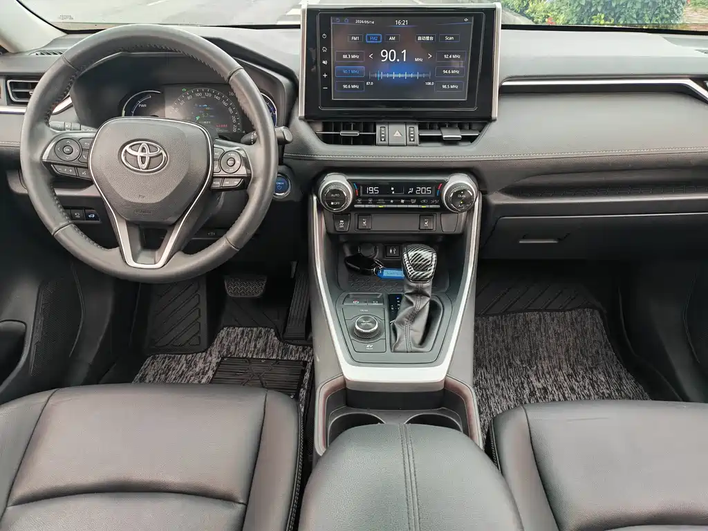 Toyota RAV4 2020 — фото 11