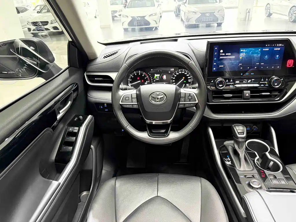 Toyota Highlander 2022 — фото 11