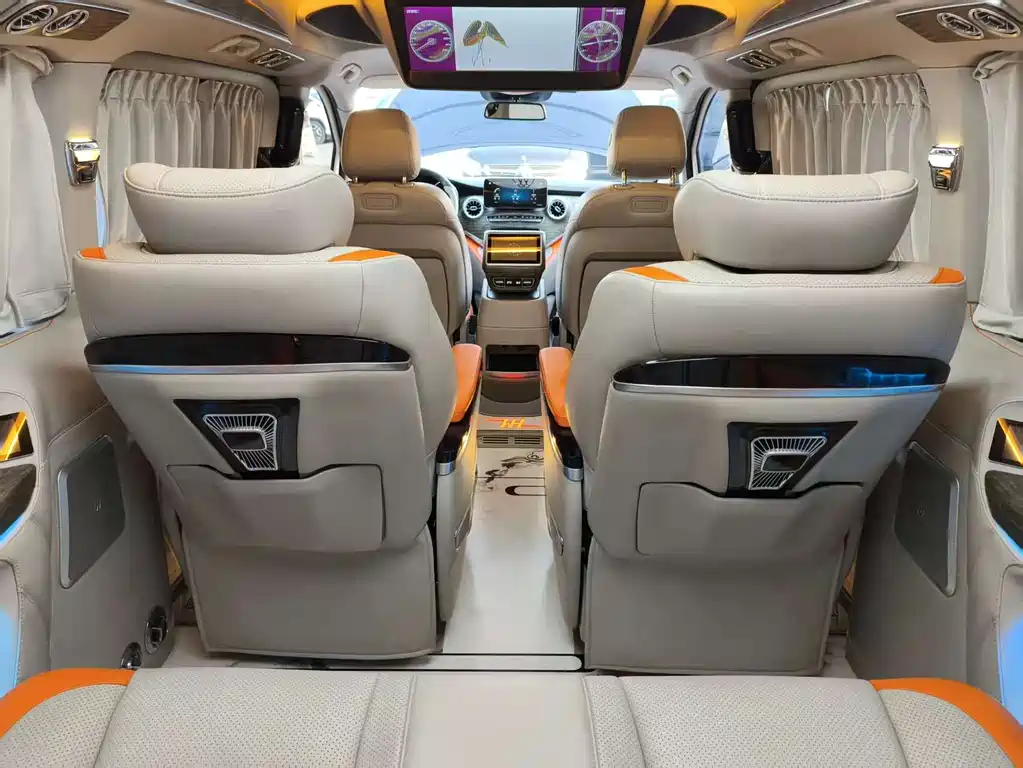 Mercedes-Benz V-Class 2021 — фото 28