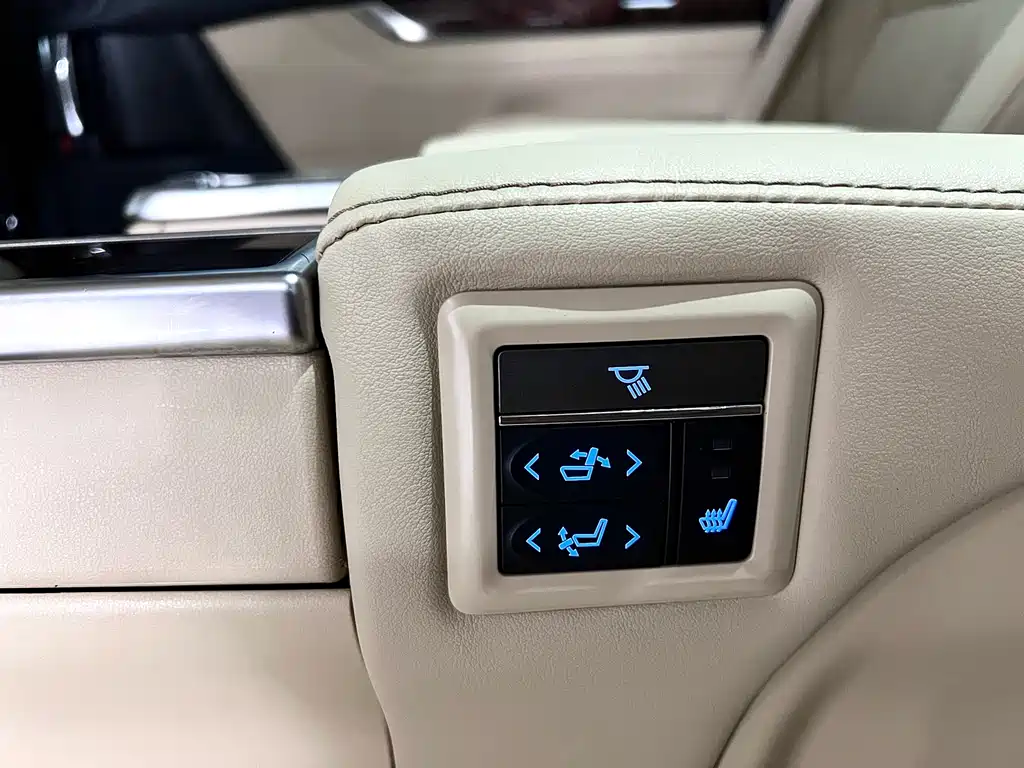 Toyota Alphard 2023 — фото 39