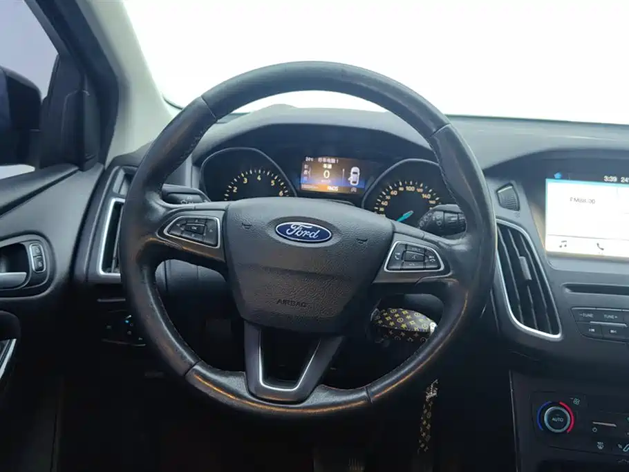 Ford Focus 2017 — фото 15