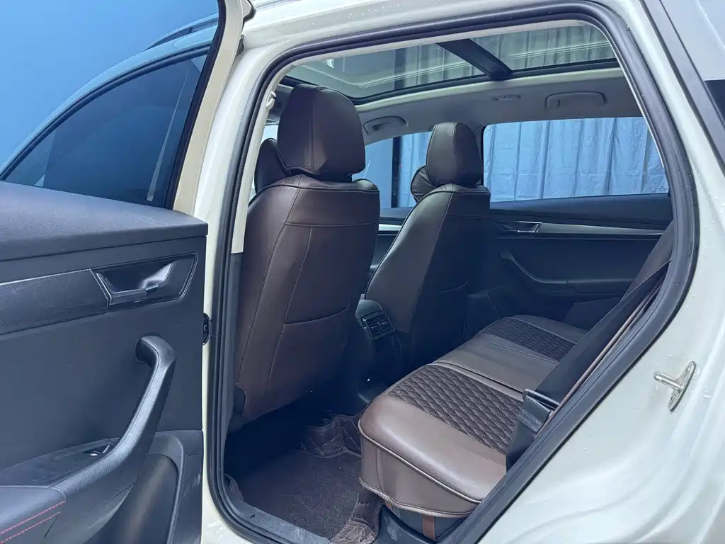 Skoda Karoq 2022 — фото 10