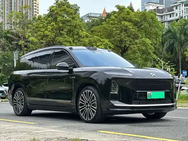 NIO ES8 2025