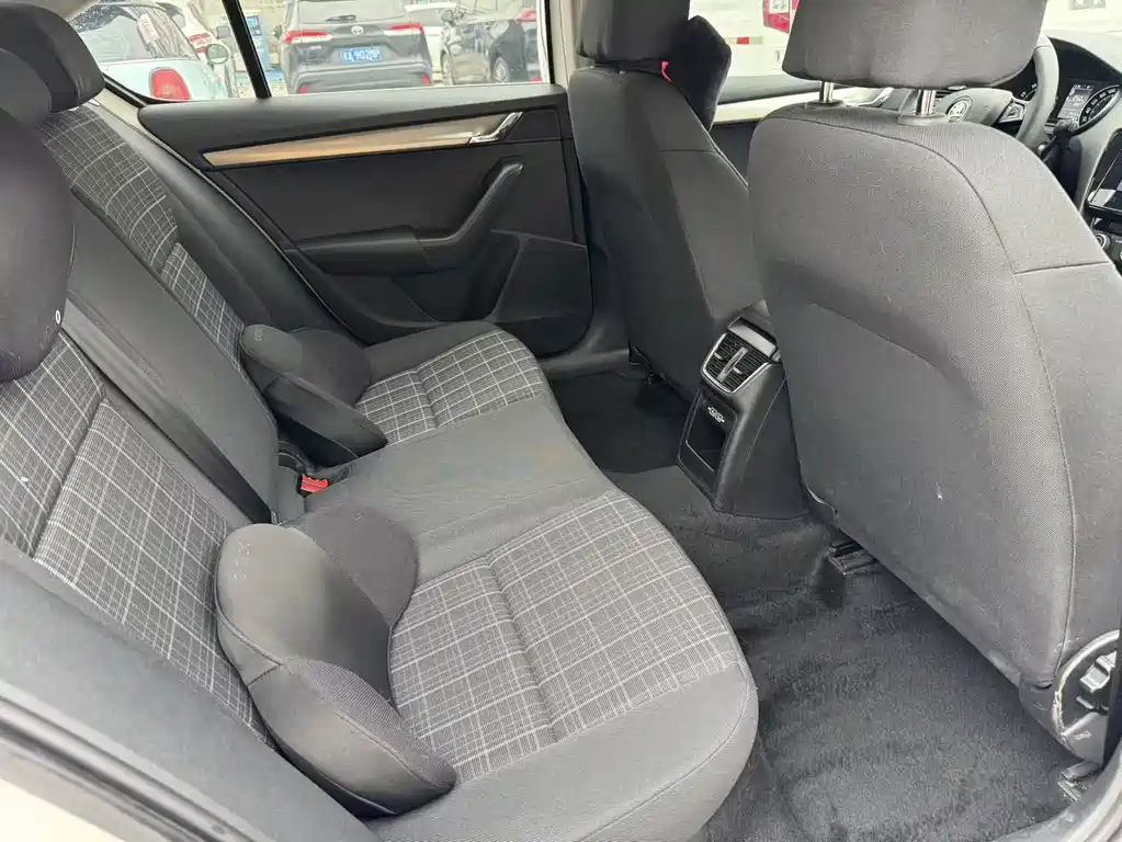 Skoda Octavia 2020 — фото 11