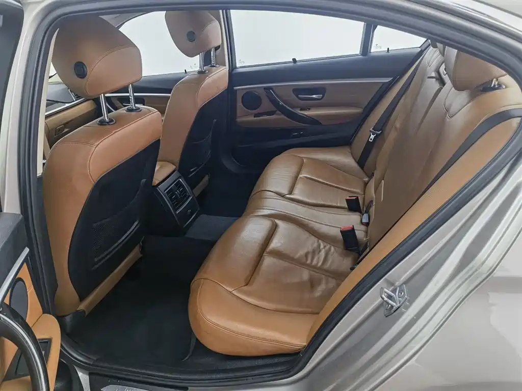 BMW 3 Series 2016 — фото 15