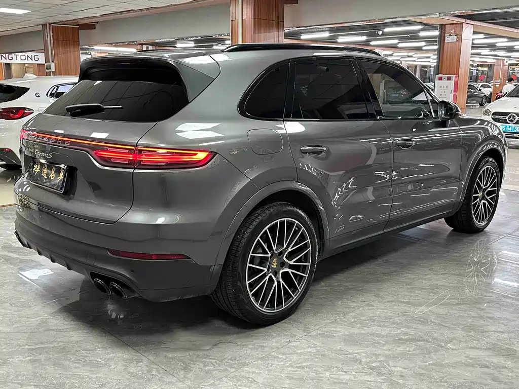 Porsche Cayenne 2019 — фото 11